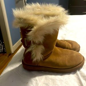 Very hard to find UGG tan suede with off-white trim all around the boot Size 10